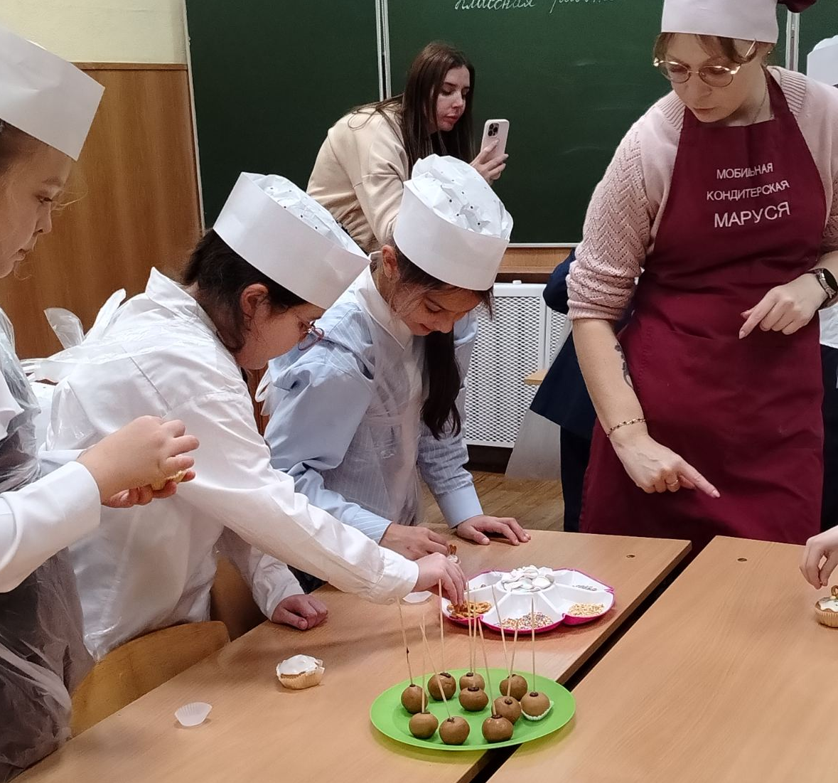 Пирожные своими руками: радость творчества в 3В классе.