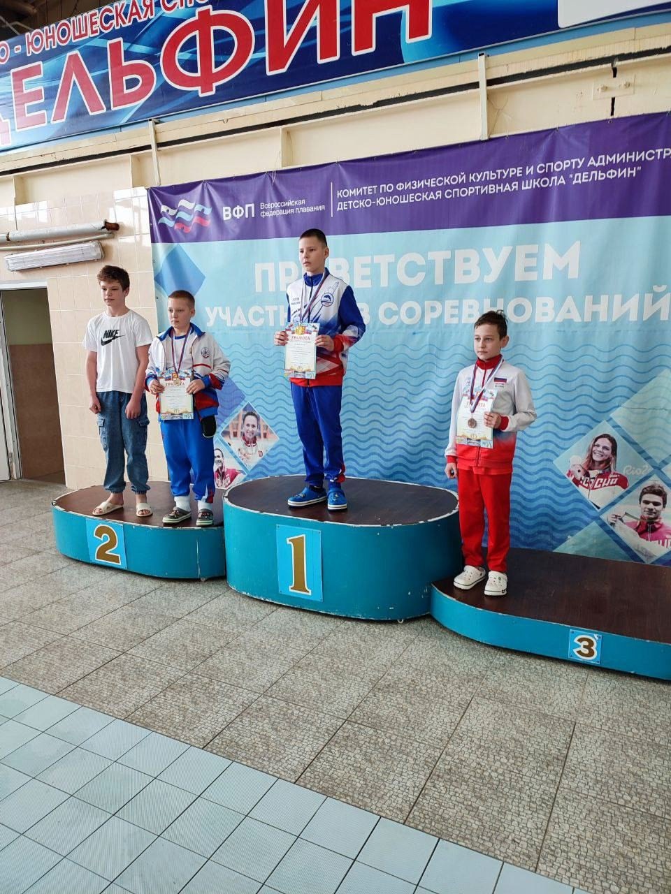 Спортивные успехи: Филипп Опарин на пути к вершинам плавания.